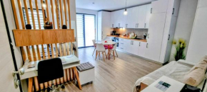 ATENEO - Studio DeLuxe MODERN Apartment, BIG Balcony, Plus FREE Parking